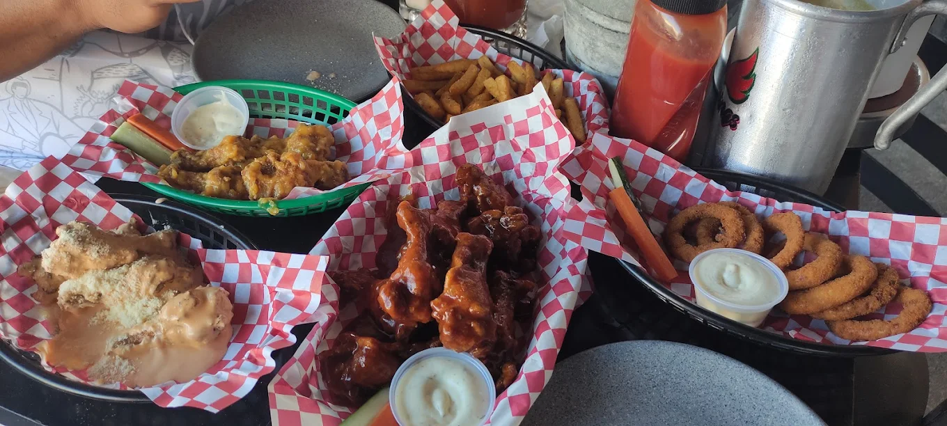 Variedad de platillos Mex Wings